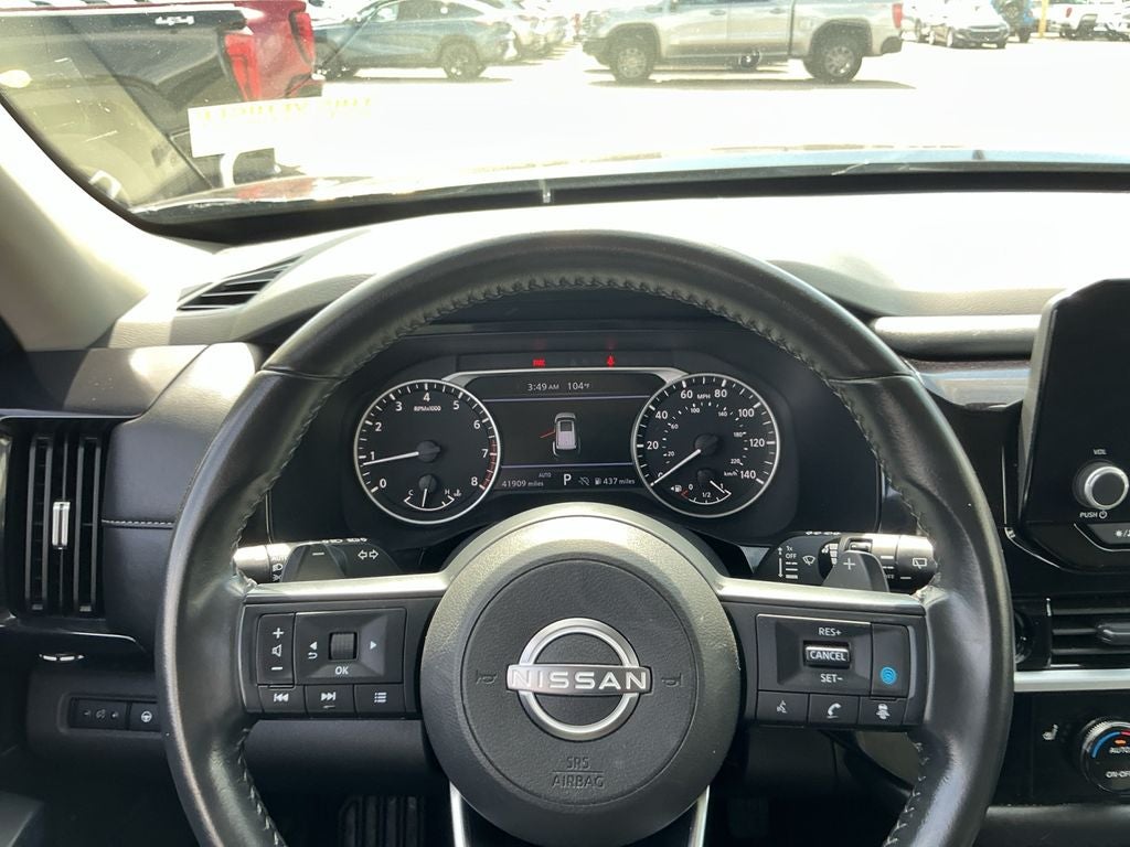 2025 Nissan Pathfinder SV