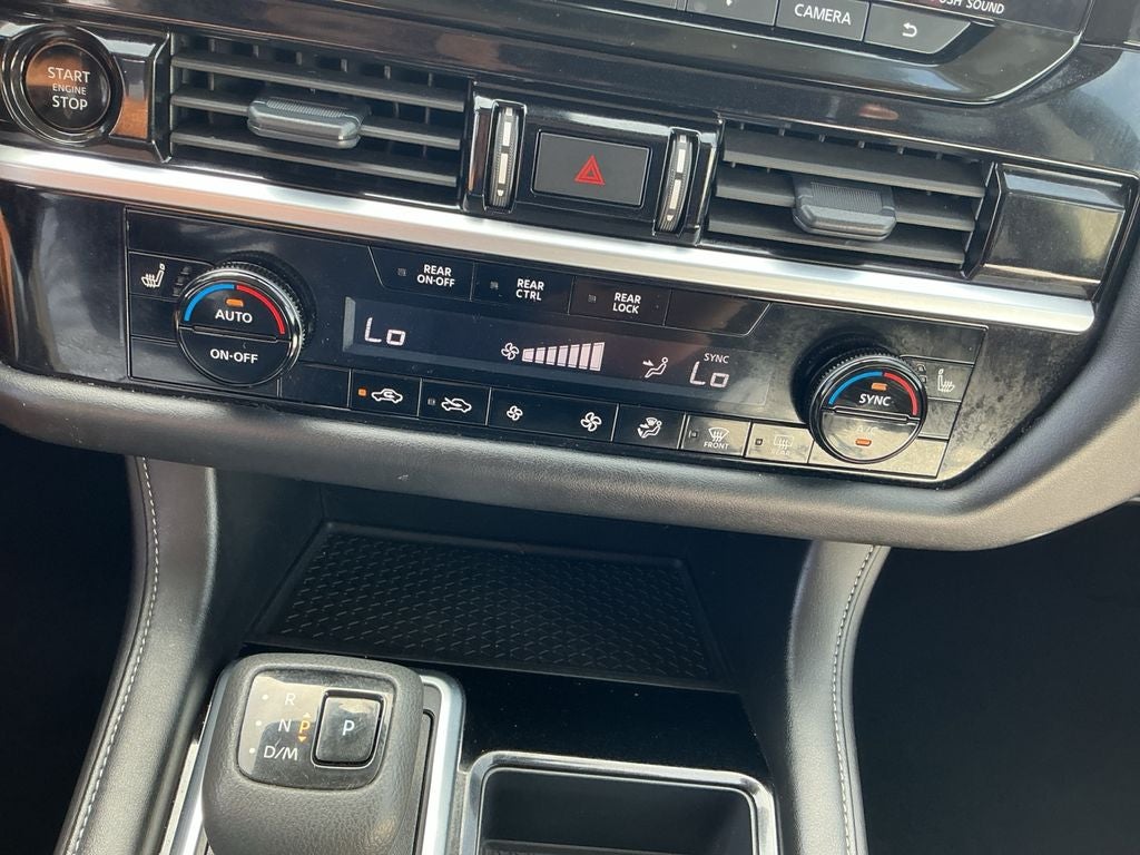 2025 Nissan Pathfinder SV