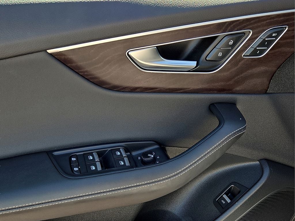 2023 Audi Q8 55 Premium Plus quattro