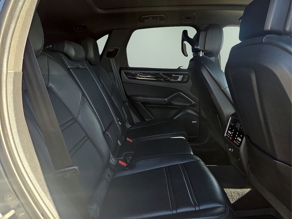 2022 Porsche Cayenne Base