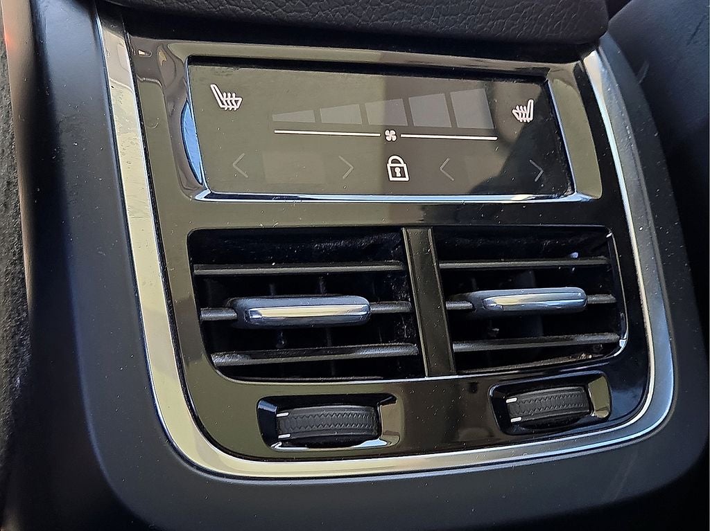 2022 Volvo XC90 T6 Momentum