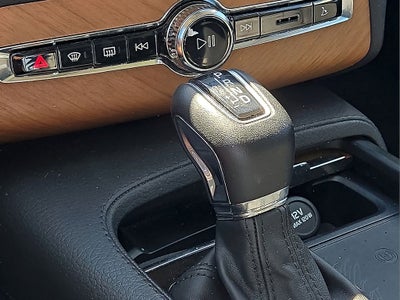 2022 Volvo XC90 T6 Momentum