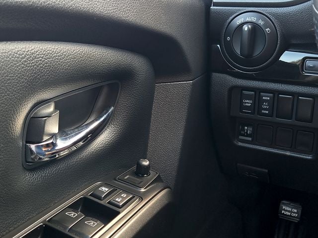2023 Nissan Titan SV