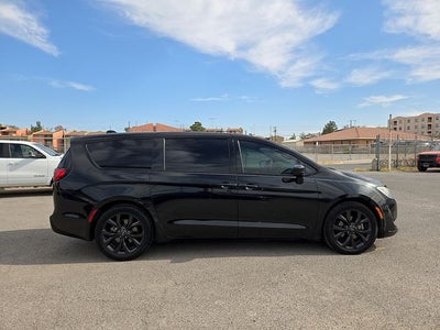 2020 Chrysler Pacifica Touring