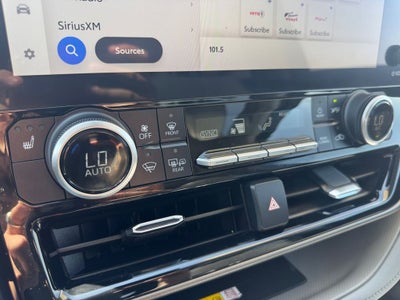 2024 Toyota Highlander Hybrid XLE