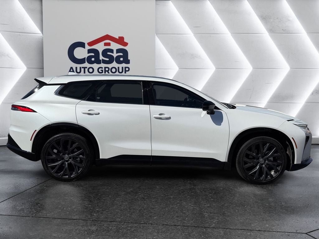 2025 Toyota Crown Signia XLE