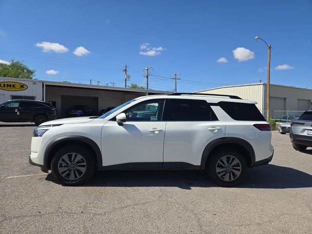 2024 Nissan Pathfinder SV