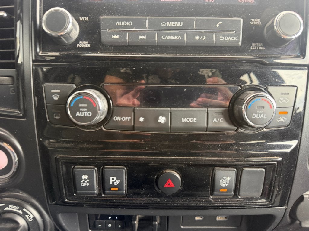 2023 Nissan Titan SV