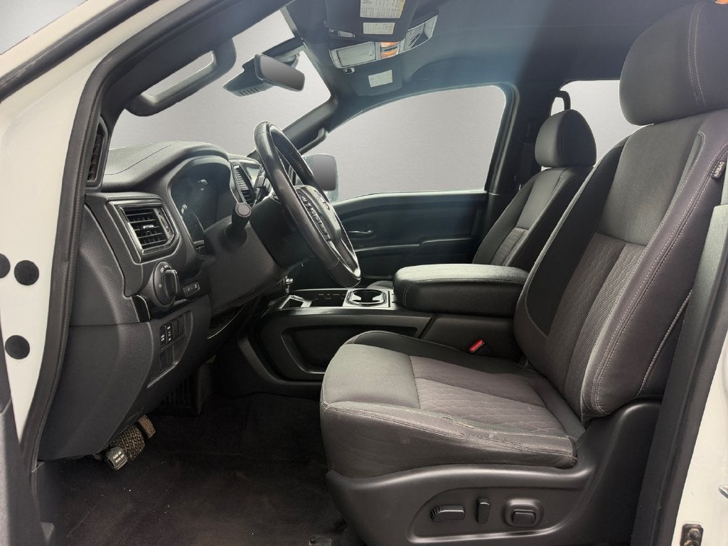 2023 Nissan Titan SV