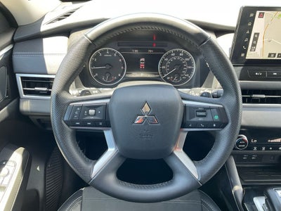 2025 Mitsubishi Outlander Base