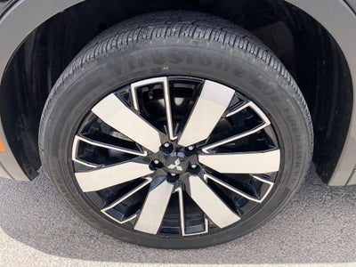 2025 Mitsubishi Outlander Base